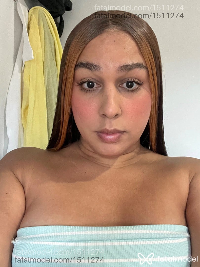 Acompanhante mulher trans com cabelo castanho de olhos pretos em Macaé - Antonella Araujo