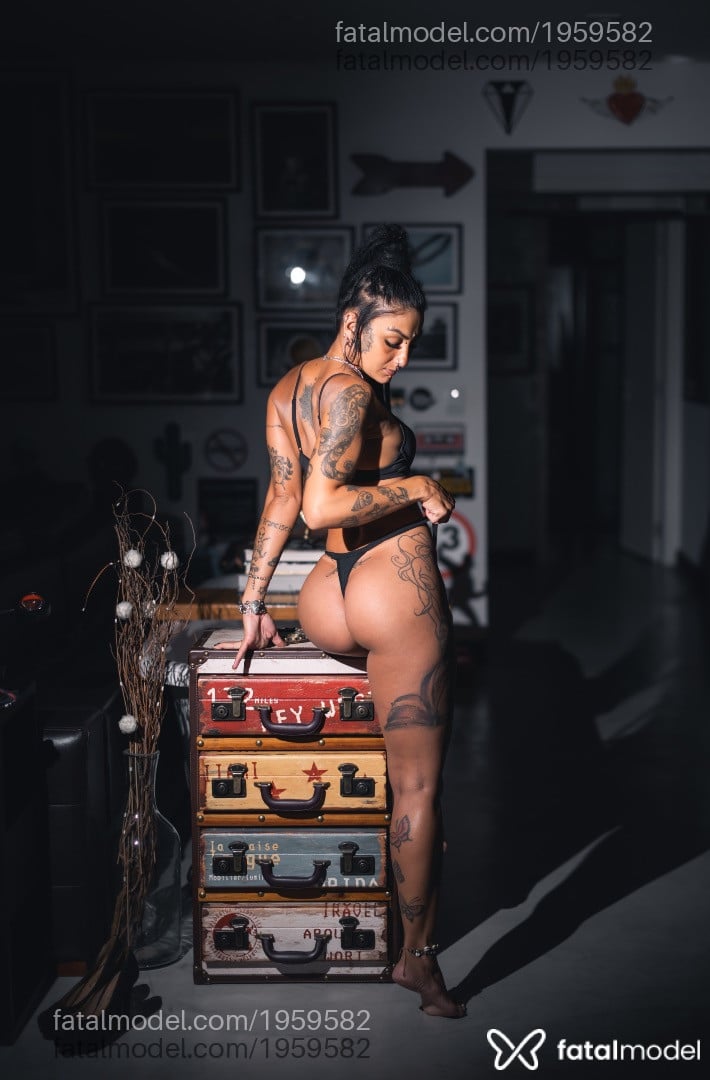 Acompanhante mulher morena (o) de olhos castanhos em São Paulo - Caroleta Roots