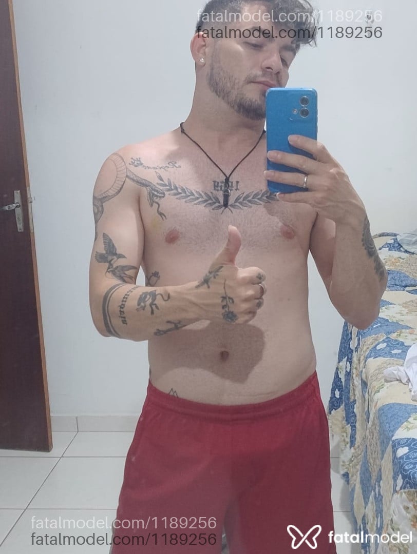 Acompanhante homem com cabelo castanho de olhos castanhos - Ender Silva
