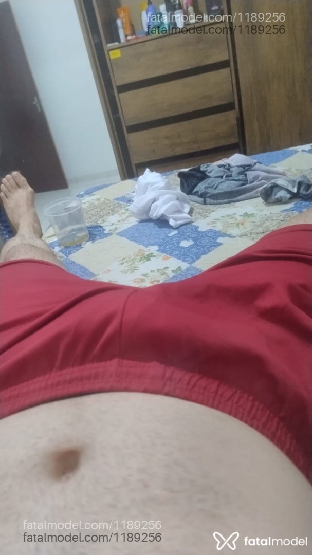 Acompanhante homem com cabelo castanho de olhos castanhos - Ender Silva