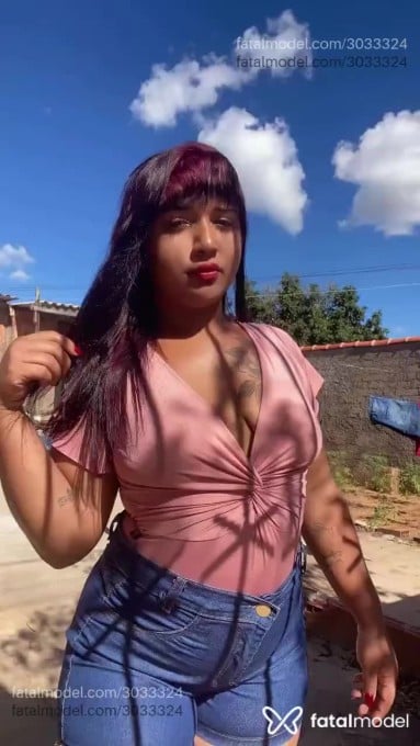 Acompanhante mulher morena (o) de olhos pretos - Sheilla Acompanhante mulher morena (o) de olhos pretos - Sheilla