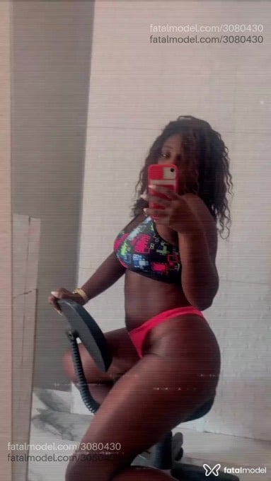 Acompanhante mulher morena (o) de olhos castanhos - Pérola Negra