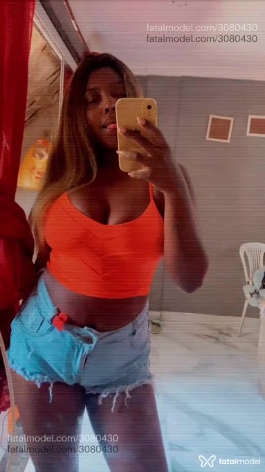 Acompanhante mulher morena (o) de olhos castanhos - Pérola Negra