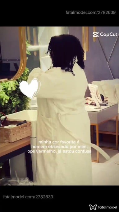 Acompanhante mulher com cabelo castanho de olhos castanhos - Kannapacks Acompanhante mulher com cabelo castanho de olhos castanhos - Kannapacks