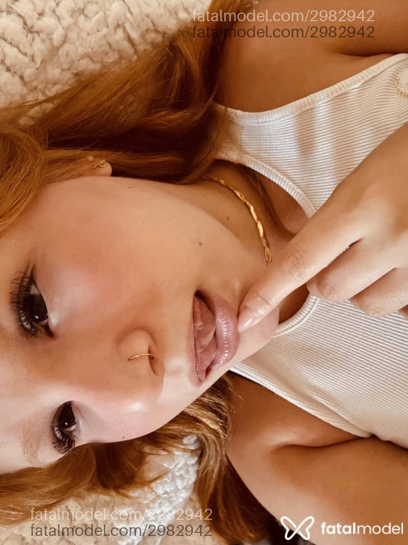 Acompanhante mulher ruiva (o) de olhos castanhos - Nina Veronez