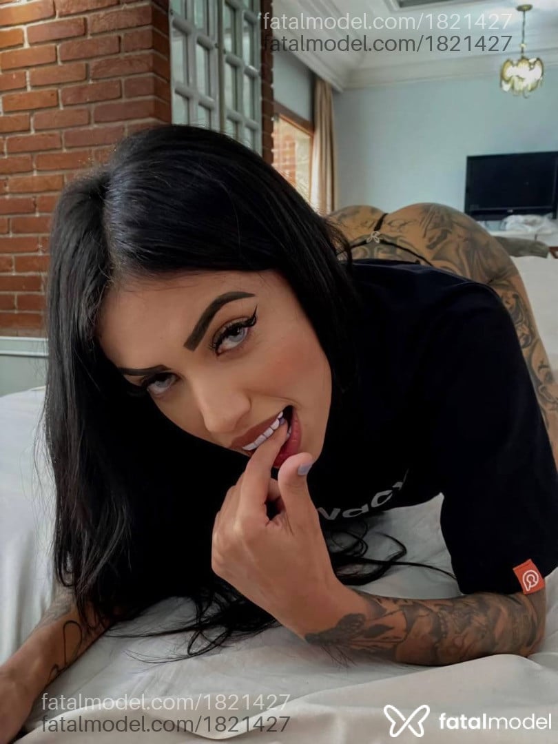 Acompanhante mulher morena (o) de olhos castanhos - Megan Prado Acompanhante mulher morena (o) de olhos castanhos - Megan Prado