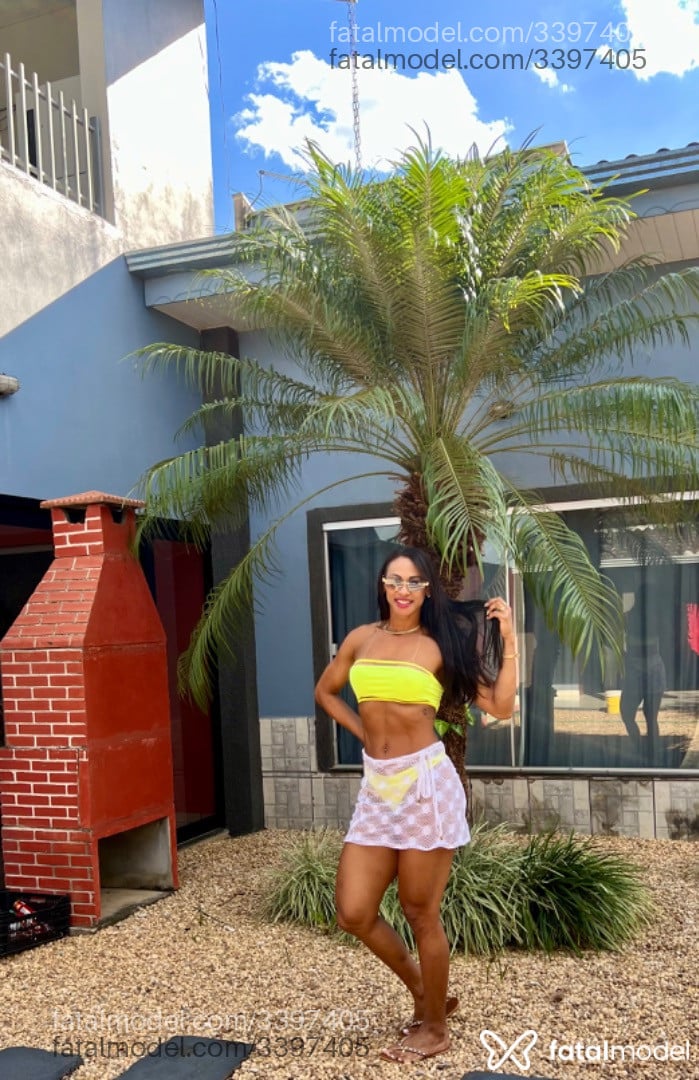 Acompanhante mulher morena (o) de olhos mel - Dayane