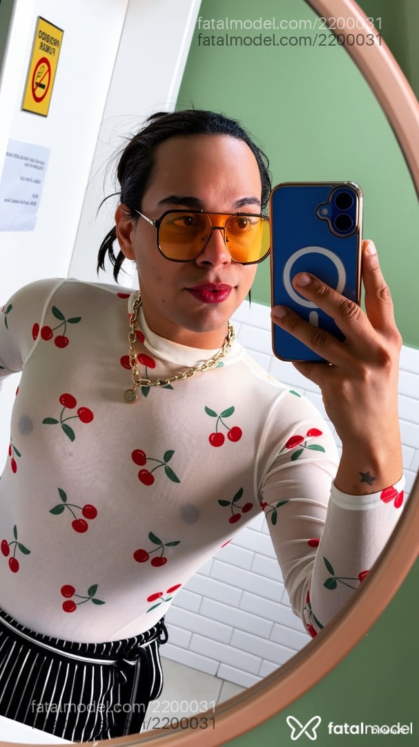 Acompanhante mulher trans morena (o) de olhos castanhos - Bella