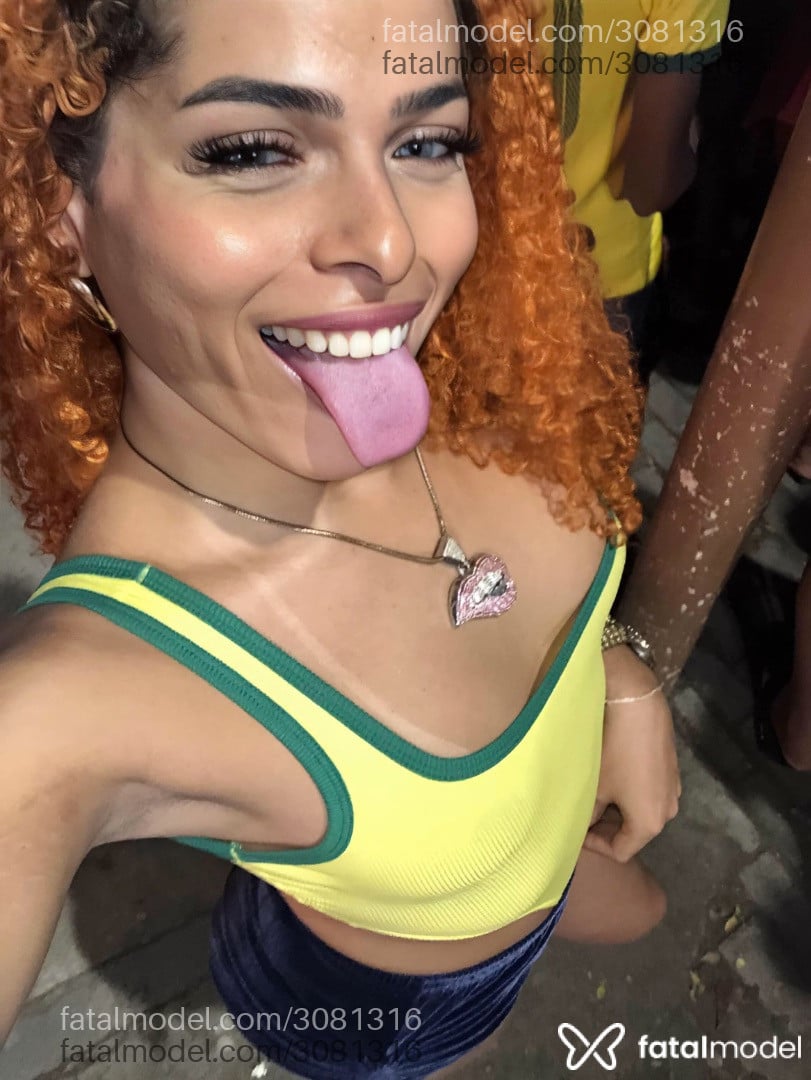 Acompanhante mulher trans ruiva (o) de olhos castanhos em Recife - Melynda