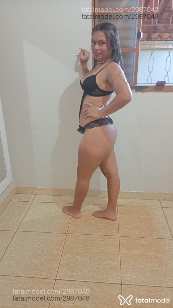 Acompanhante mulher morena (o) de olhos pretos - Melody