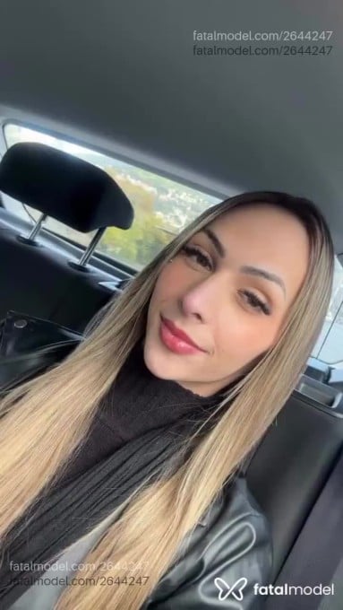 Acompanhante mulher trans loira (o) de olhos verdes - Putinhanovinha