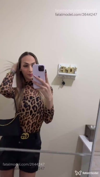 Acompanhante mulher trans loira (o) de olhos verdes - Putinhanovinha