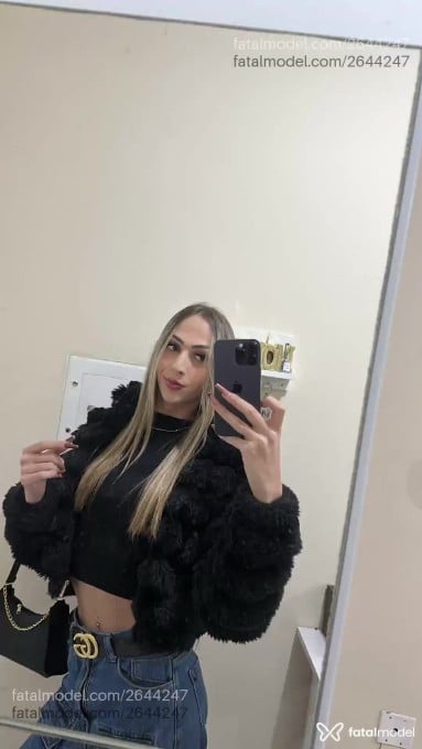Acompanhante mulher trans loira (o) de olhos verdes - Putinhanovinha