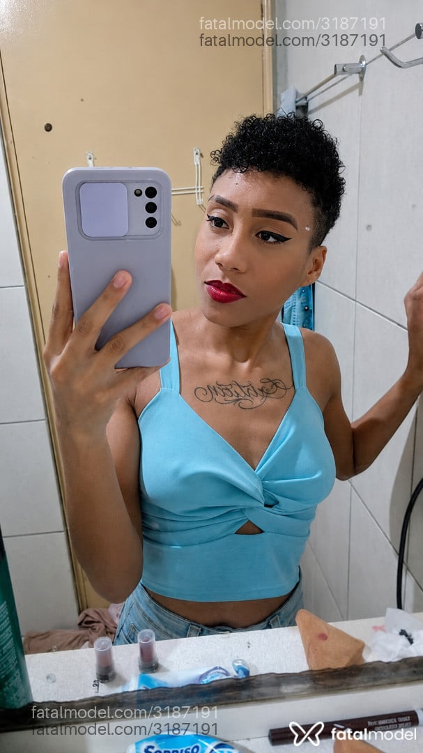 Acompanhante mulher com cabelo castanho de olhos castanhos em Canela - Ritali