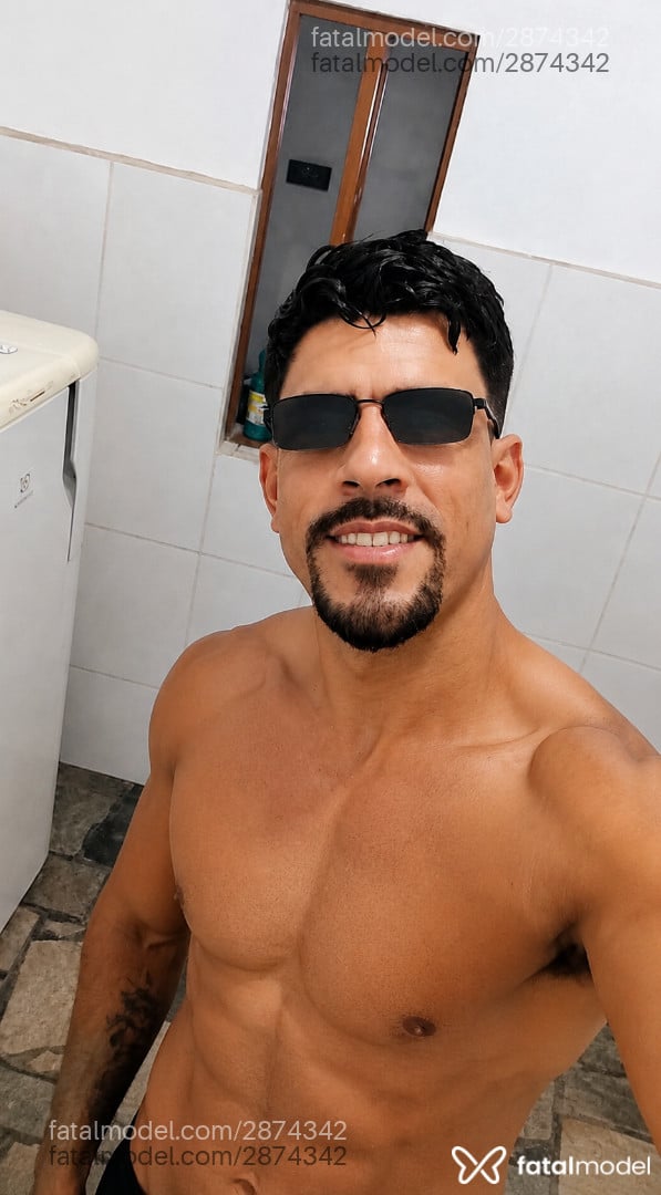 Acompanhante homem morena (o) de olhos castanhos em Macaé - Torres