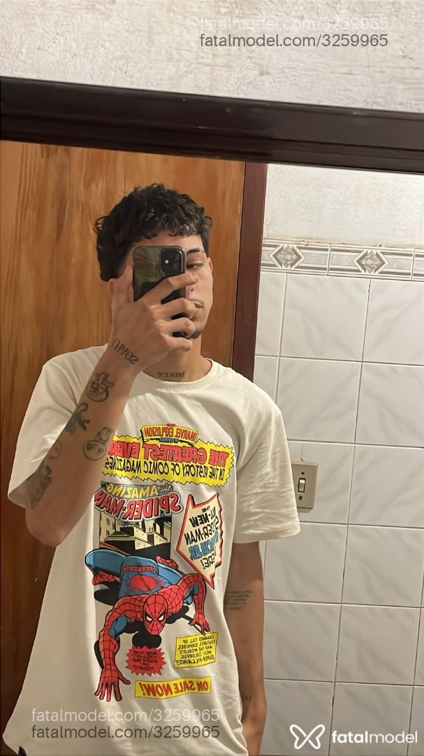 Acompanhante homem morena (o) de olhos castanhos - Depay Acompanhante homem morena (o) de olhos castanhos - Depay