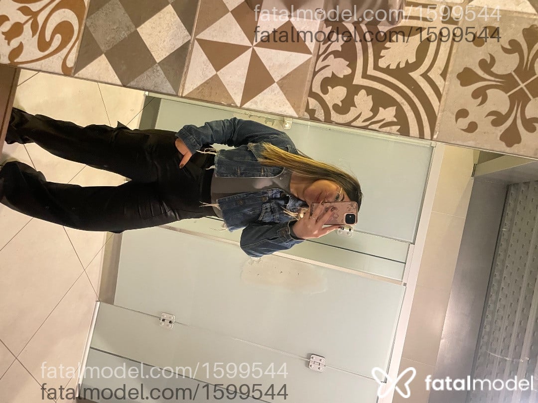 Acompanhante mulher com cabelo castanho de olhos pretos em Balneário Camboriú - Bruna