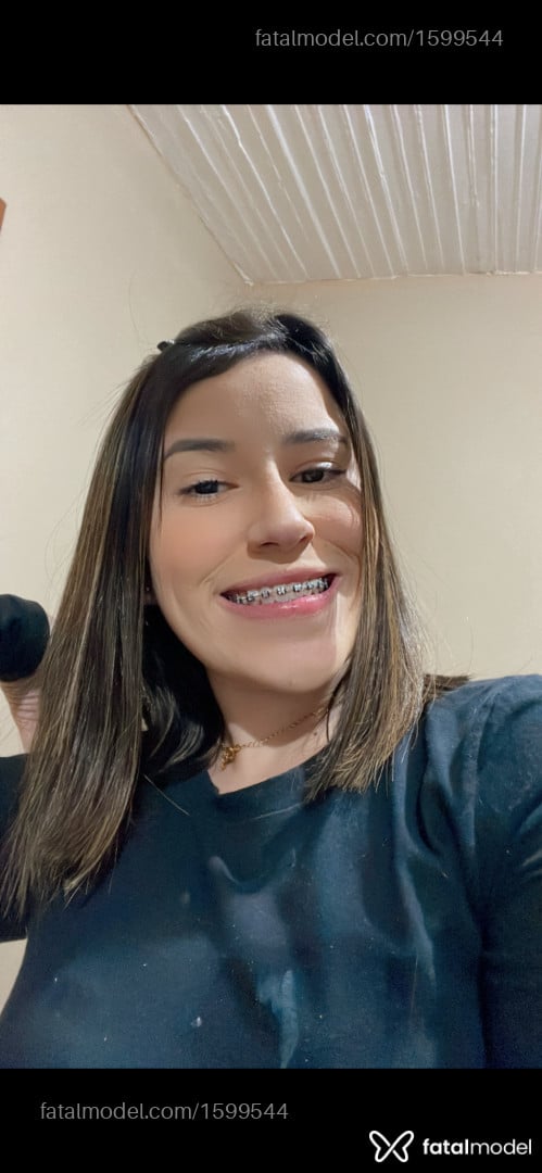 Acompanhante mulher com cabelo castanho de olhos pretos em Balneário Camboriú - Bruna