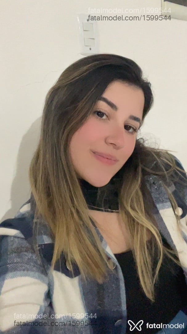 Acompanhante mulher com cabelo castanho de olhos pretos em Balneário Camboriú - Bruna