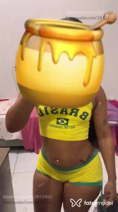 Acompanhante mulher morena (o) de olhos pretos - Mel