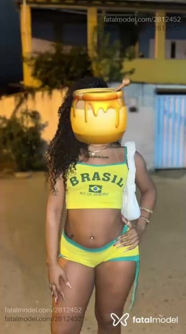 Acompanhante mulher morena (o) de olhos pretos - Mel