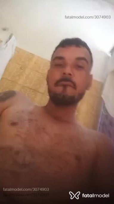 Acompanhante homem com cabelo castanho de olhos castanhos - Dgsilva