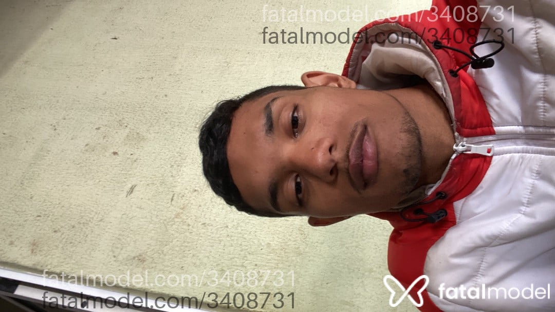 Acompanhante homem morena (o) de olhos castanhos em Uberlândia - Lana
