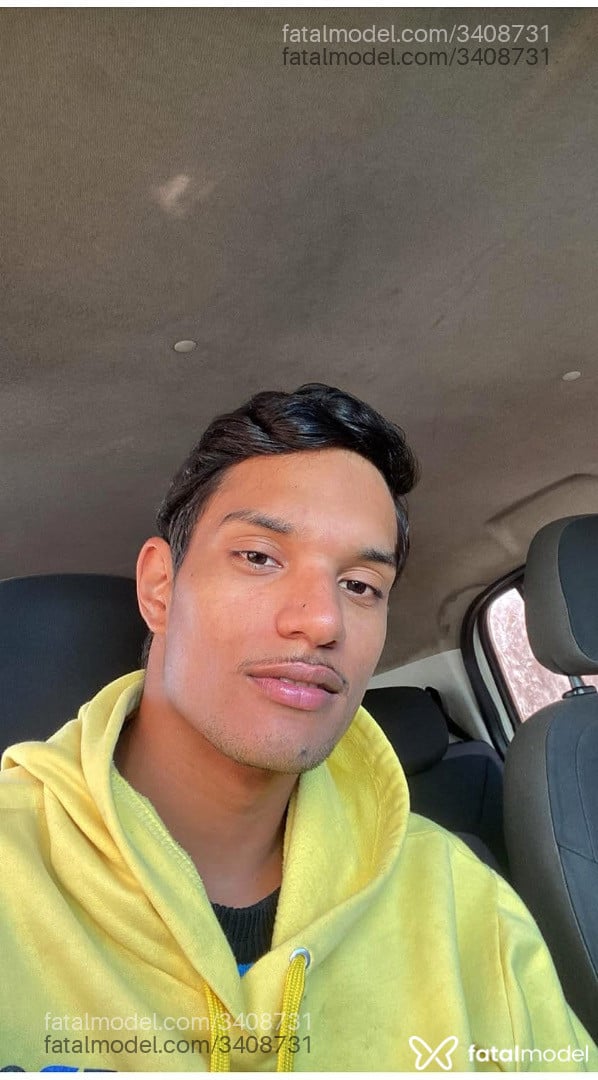 Acompanhante homem morena (o) de olhos castanhos em Uberlândia - Lana