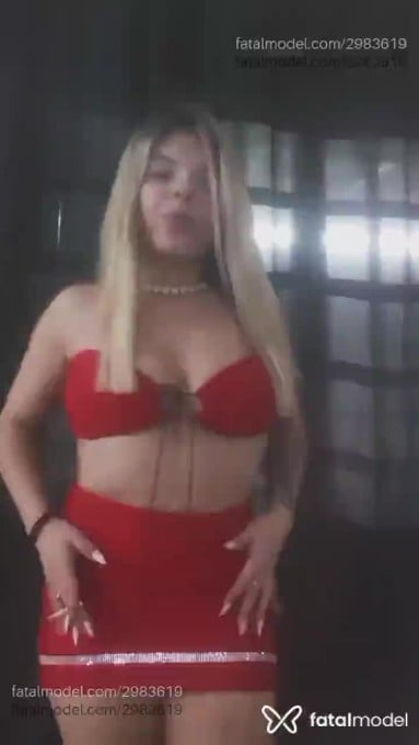 Acompanhante mulher loira (o) de olhos castanhos - Jéssica Steffen