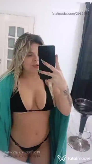 Acompanhante mulher loira (o) de olhos castanhos - Jéssica Steffen