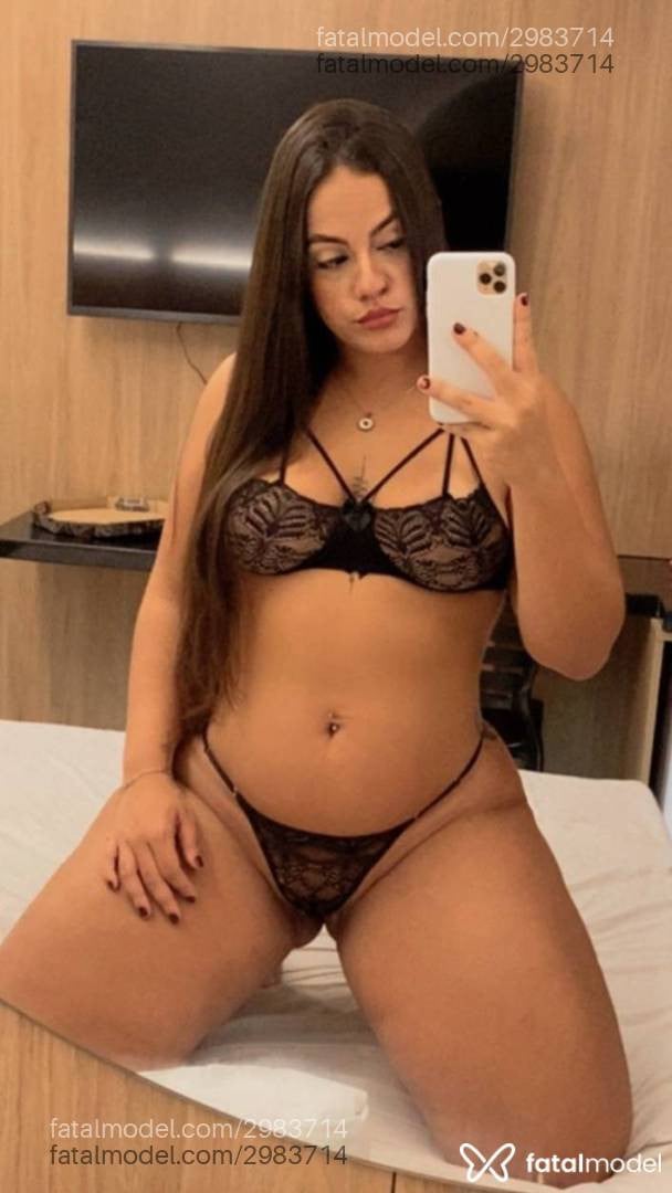 Acompanhante mulher morena (o) de olhos castanhos - Cléo Acompanhante mulher morena (o) de olhos castanhos - Cléo