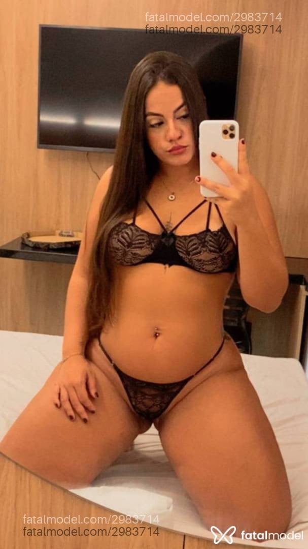 Acompanhante mulher morena (o) de olhos castanhos - Cléo