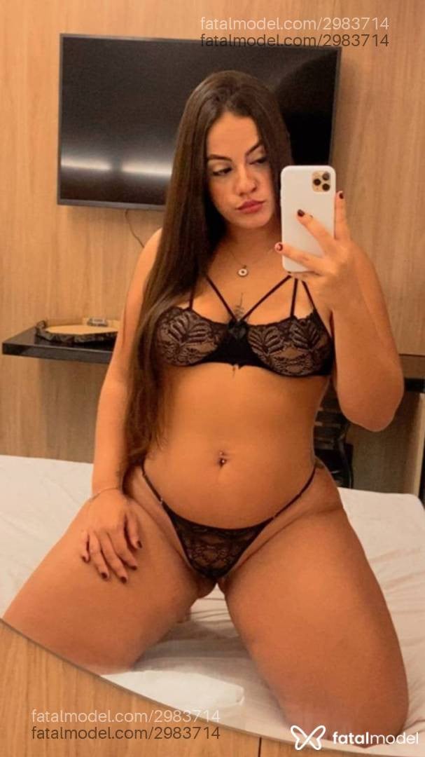 Acompanhante mulher morena (o) de olhos castanhos - Cléo