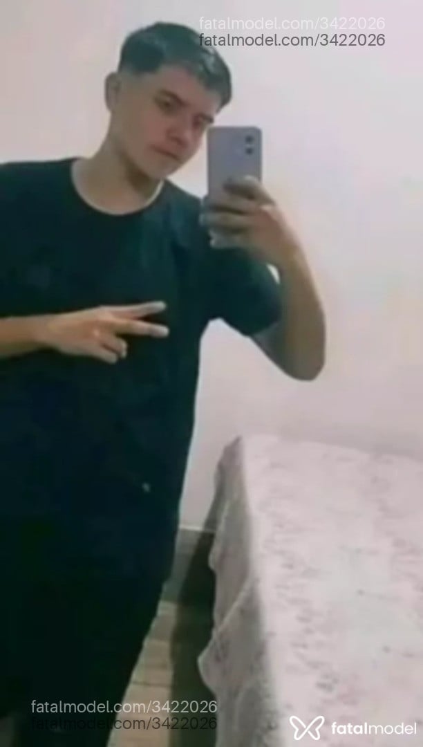 Acompanhante homem com cabelo castanho de olhos castanhos em Botucatu - João Vítor