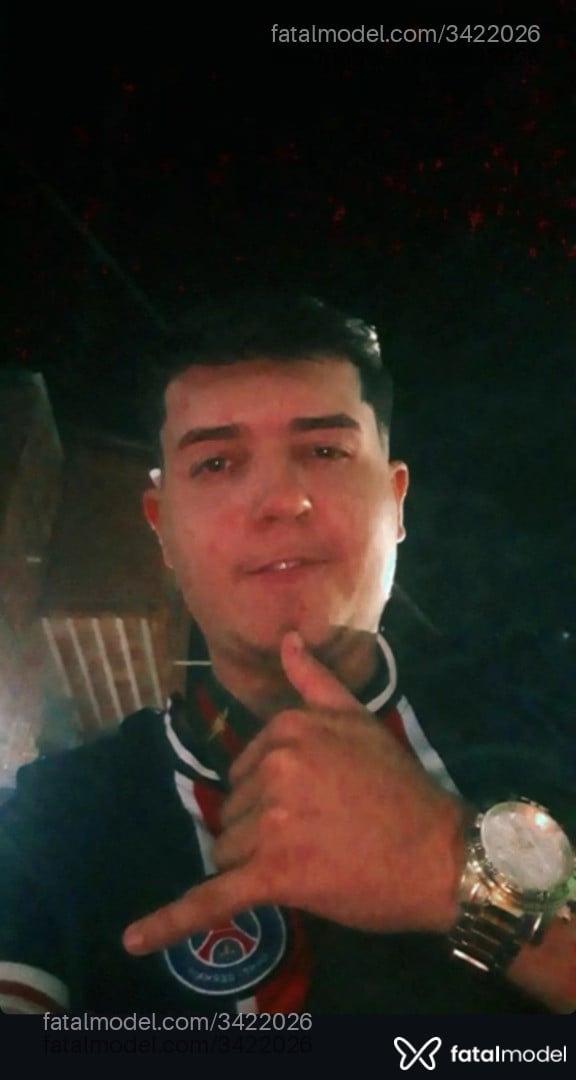 Acompanhante homem com cabelo castanho de olhos castanhos em Botucatu - João Vítor