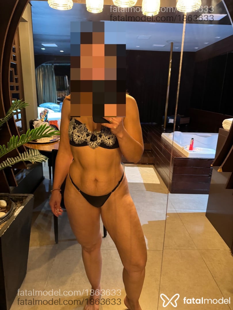 Acompanhante mulher com cabelo castanho de olhos pretos - Lauren Acompanhante mulher com cabelo castanho de olhos pretos - Lauren