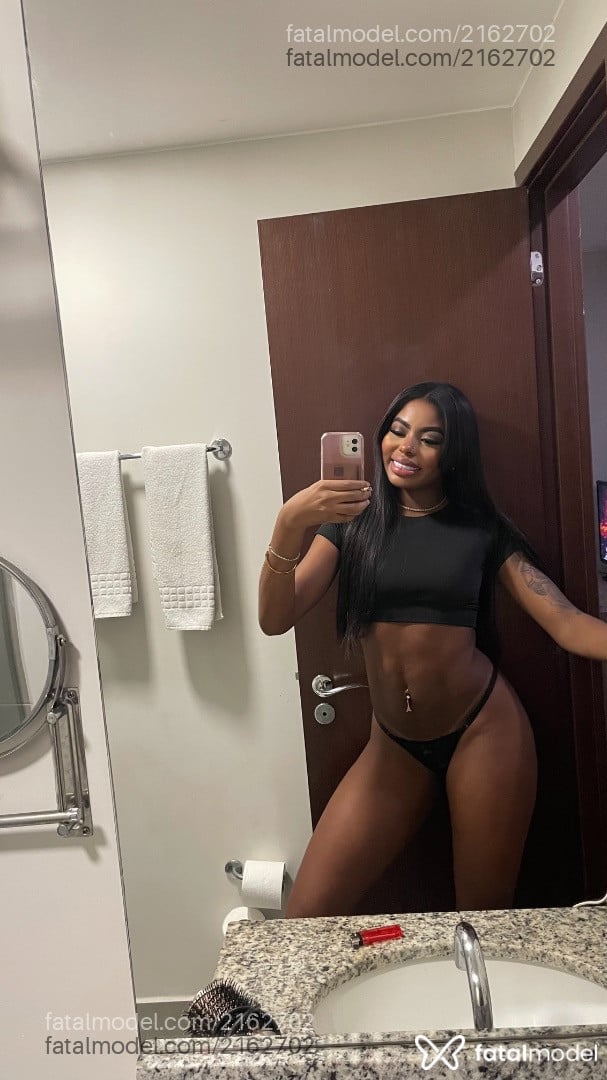 Acompanhante mulher com cabelo castanho de olhos castanhos - Patyzinha Acompanhante mulher com cabelo castanho de olhos castanhos - Patyzinha