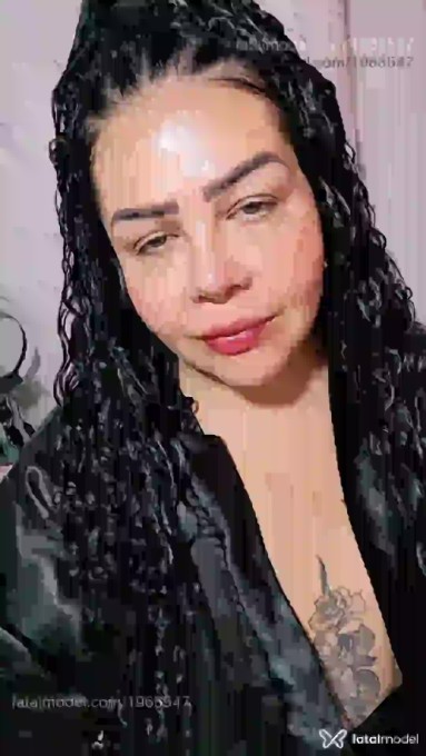 Acompanhante mulher morena (o) de olhos verdes - Kyara Foxx