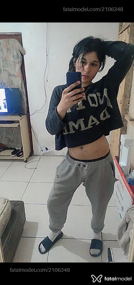 Acompanhante mulher trans com cabelo colorido de olhos castanhos em Porto Alegre - Mencia