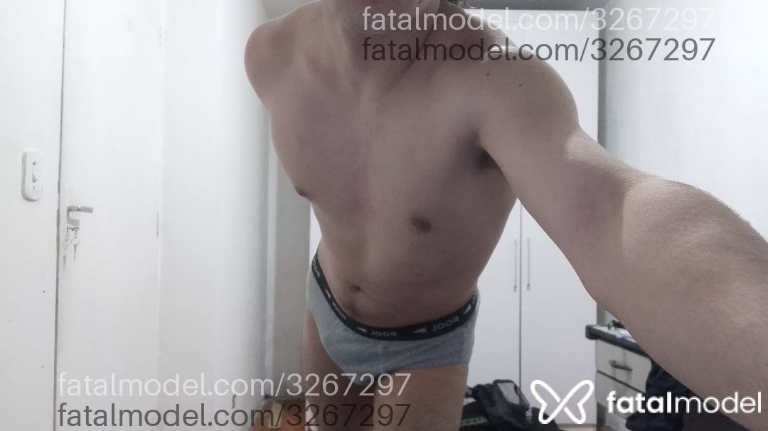 Acompanhante homem com cabelo castanho de olhos castanhos em Virtual - Dévon