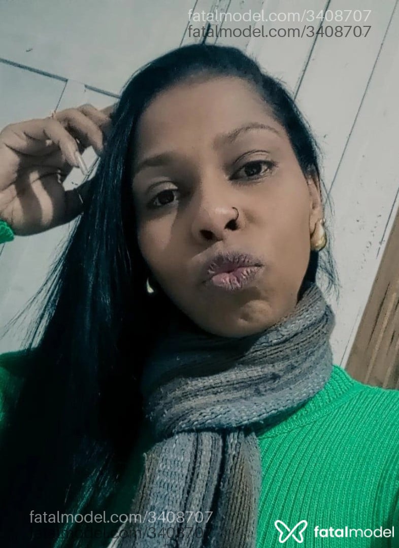 Acompanhante mulher morena (o) de olhos castanhos - Luuhh Acompanhante mulher morena (o) de olhos castanhos - Luuhh