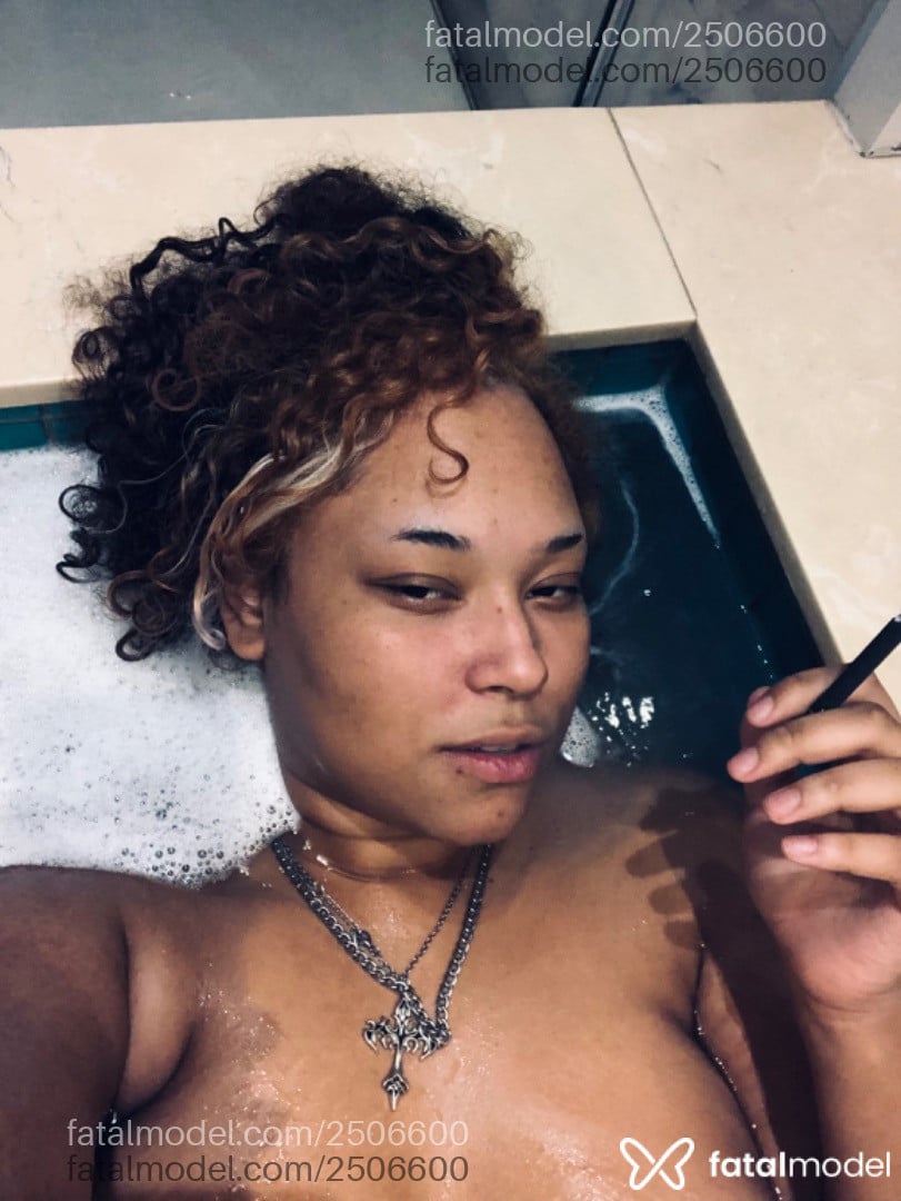 Acompanhante mulher morena (o) de olhos castanhos em Carapicuíba - Kalina