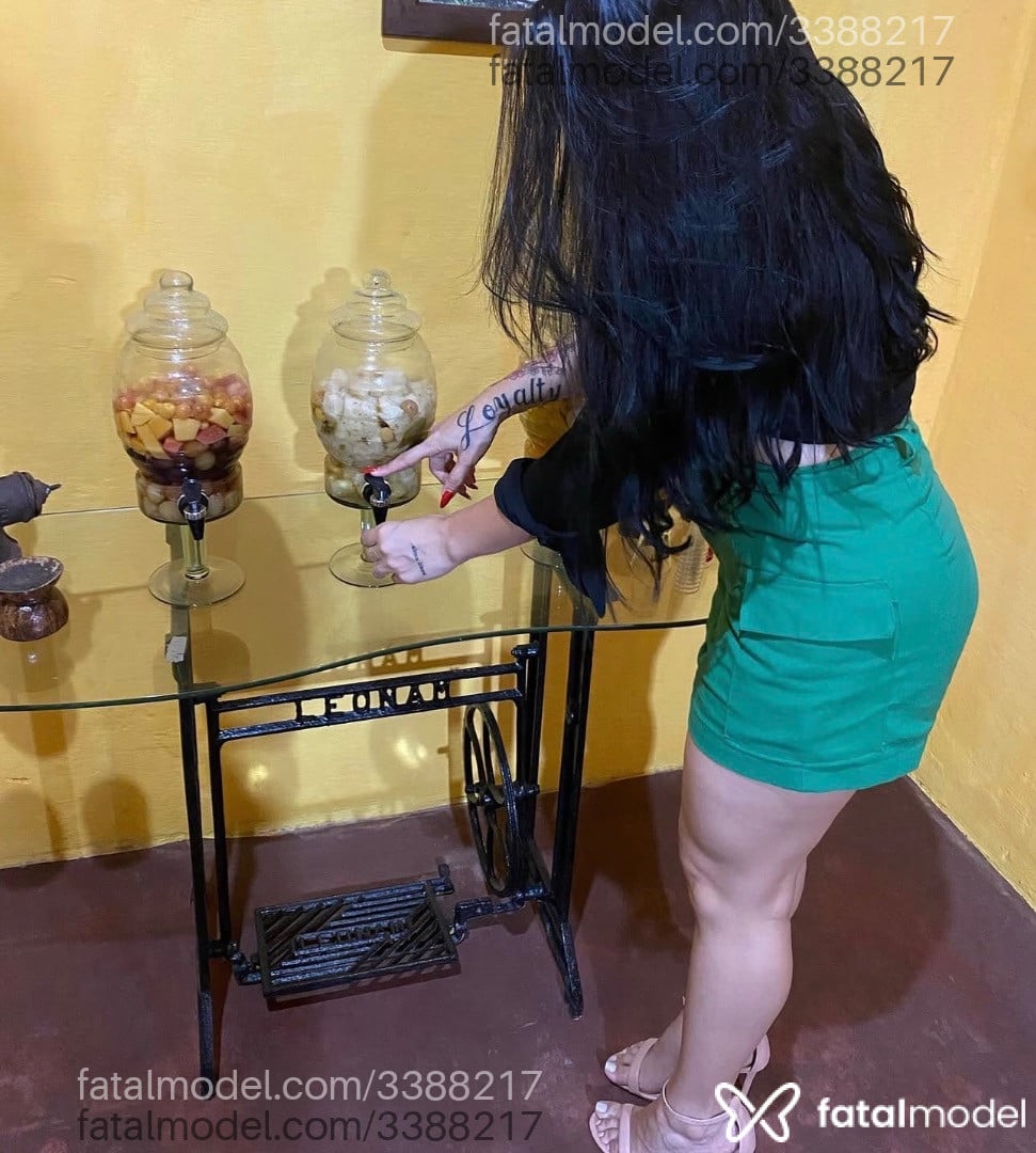 Acompanhante mulher morena (o) de olhos mel - Emma Medina
