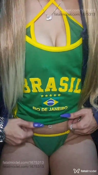 Acompanhante mulher loira (o) de olhos pretos em Virtual - Gabi Bittencourt