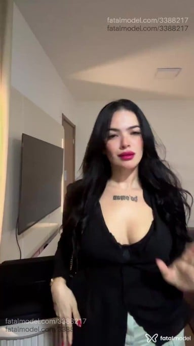 Acompanhante mulher morena (o) de olhos mel - Emma Medina