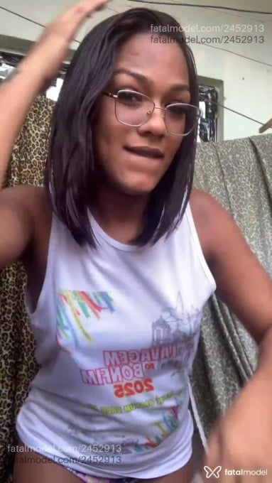 Acompanhante mulher trans com cabelo castanho de olhos castanhos em Salvador Acompanhante mulher trans com cabelo castanho de olhos castanhos em Salvador - Thaylinha