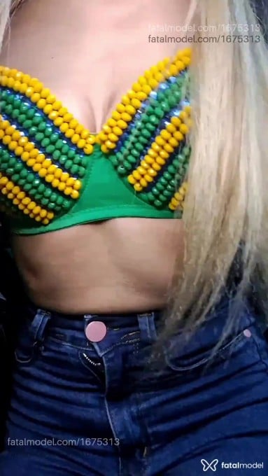 Acompanhante mulher loira (o) de olhos pretos em Virtual - Gabi Bittencourt