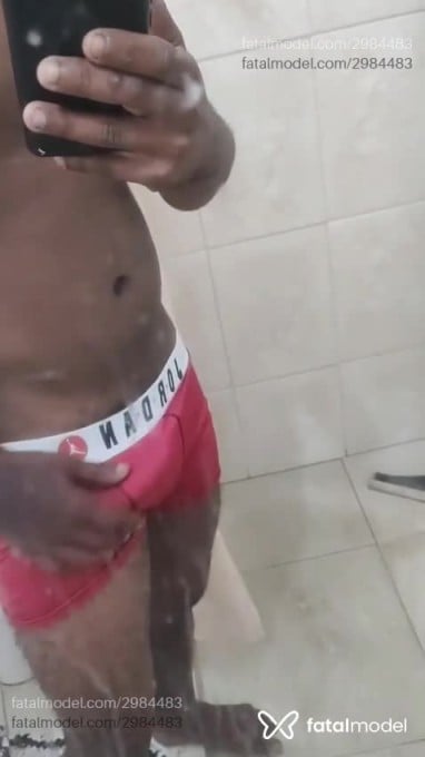 Acompanhante homem morena (o) de olhos pretos - Vinicius