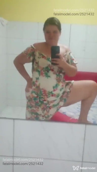 Acompanhante mulher com cabelo castanho de olhos mel - Lari Acompanhante mulher com cabelo castanho de olhos mel - Lari