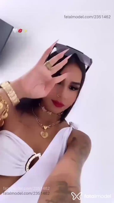 Acompanhante mulher com cabelo castanho de olhos castanhos - Ray Marques